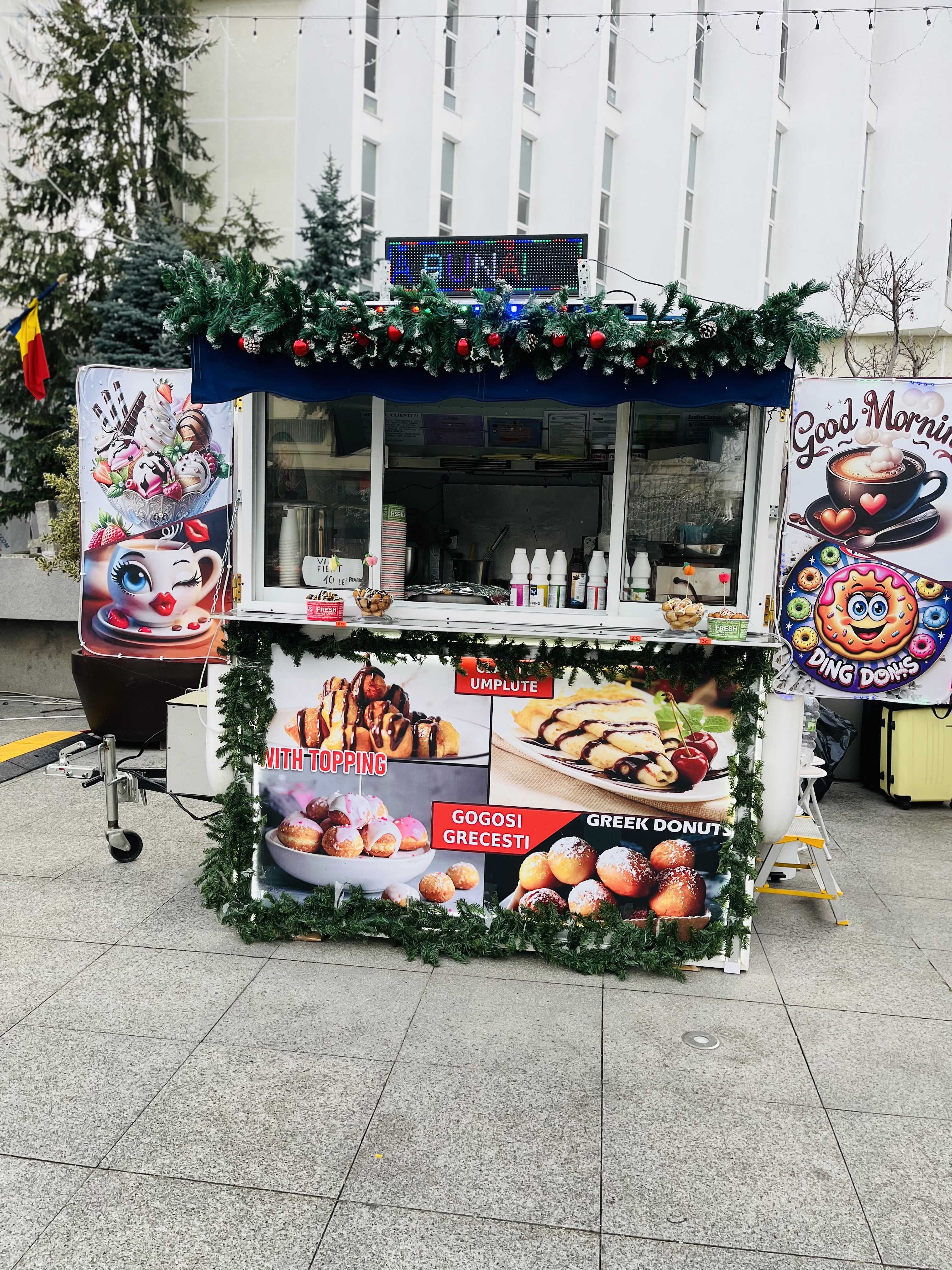 Schimb sau vând rulota fast food truk Pentru sezonul de vară/iarna  Acte la zii , fiscal pe loc . - Imagine 2