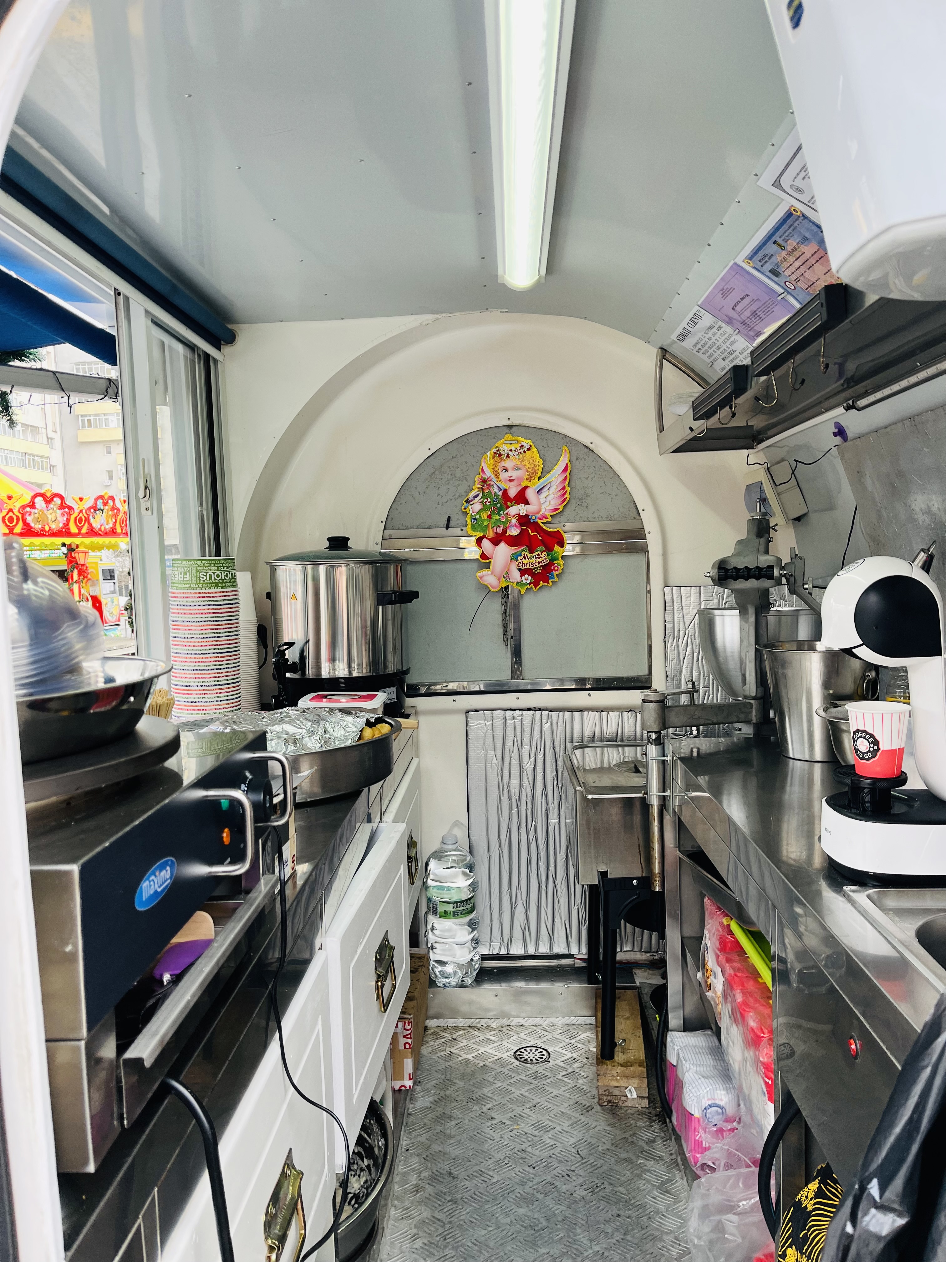 Schimb sau vând rulota fast food truk Pentru sezonul de vară/iarna  Acte la zii , fiscal pe loc . - Imagine 7