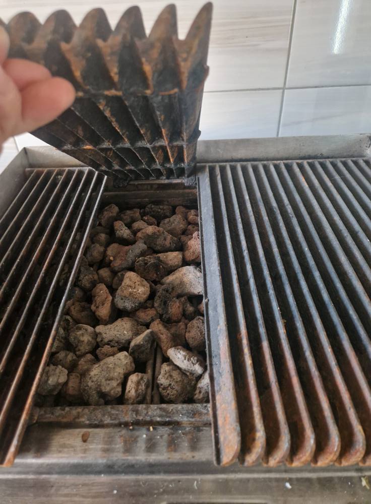 Gratar inox pe gaz cu roca vulcanica - Imagine 2