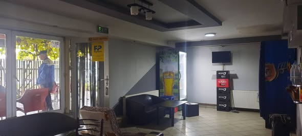 Vând sau închiriez  spațiu comercial dotat  - Imagine 3