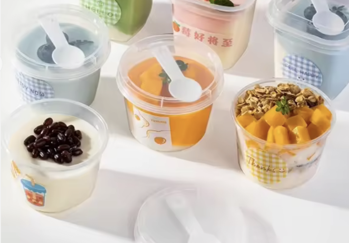 Cumpar cupe de plastic cu capac si linguriță - Imagine 3