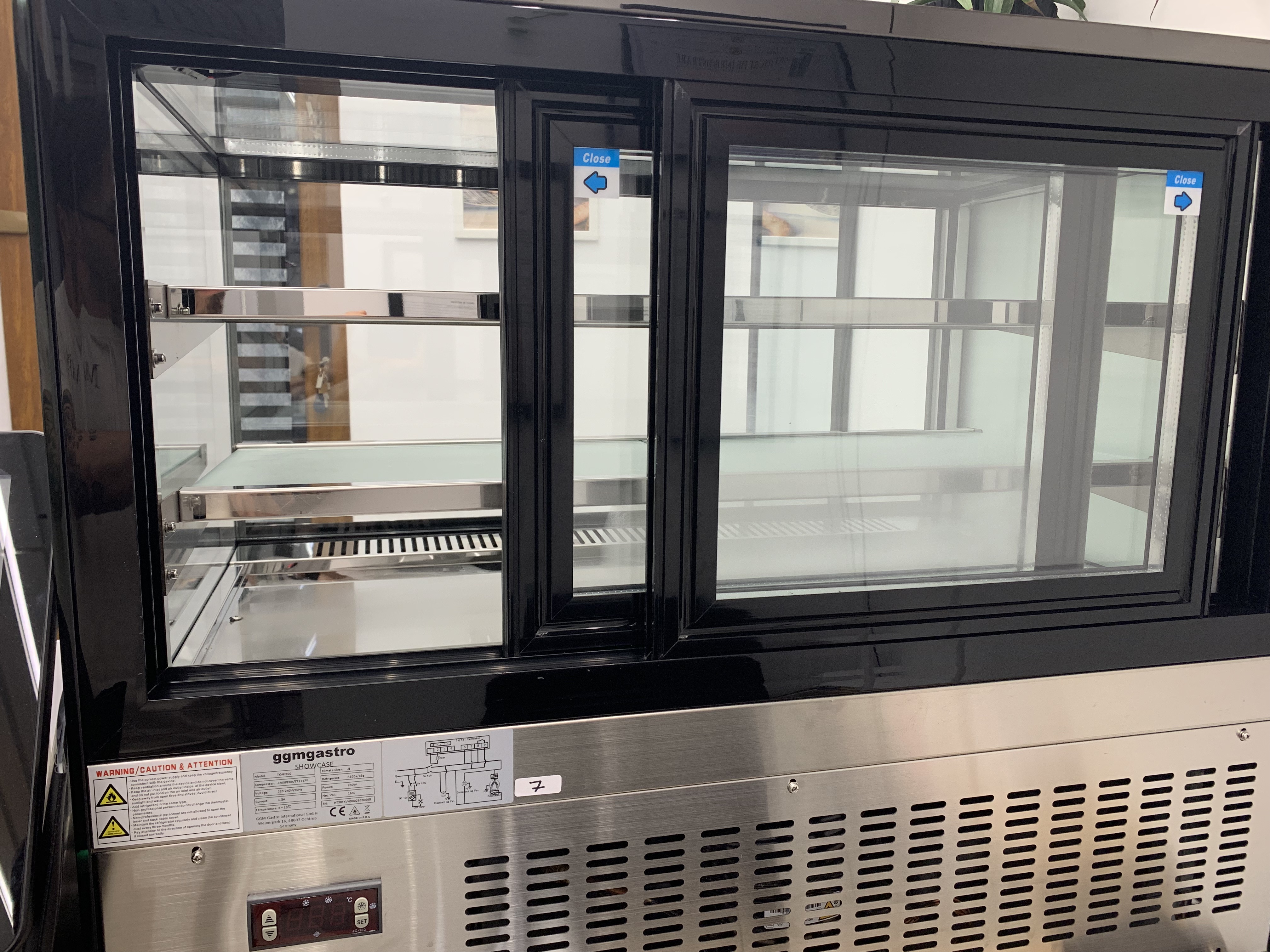 Vitrină frigorifică de masă - Cu 2 rafturi din sticlă - 0,9 m  - Imagine 2