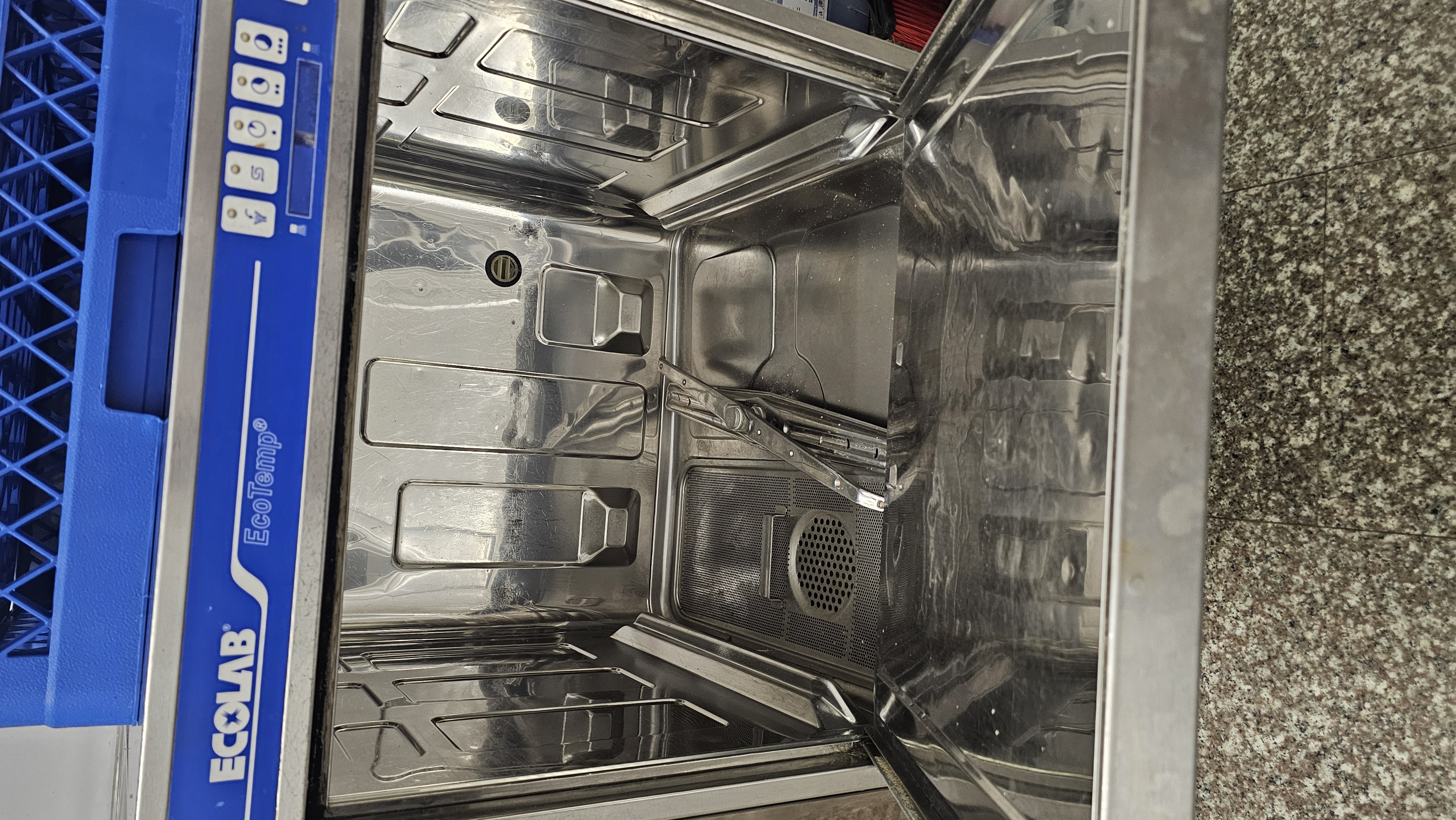 Vând mașină de spălat pahare Preț: 3000 lei Locație: Sibiu Detalii: 0755384117 - Imagine 2