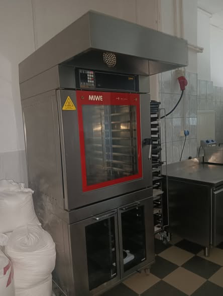 Vând cuptor profesional Miwe aeromat cu dospitor încorporat - Imagine 2