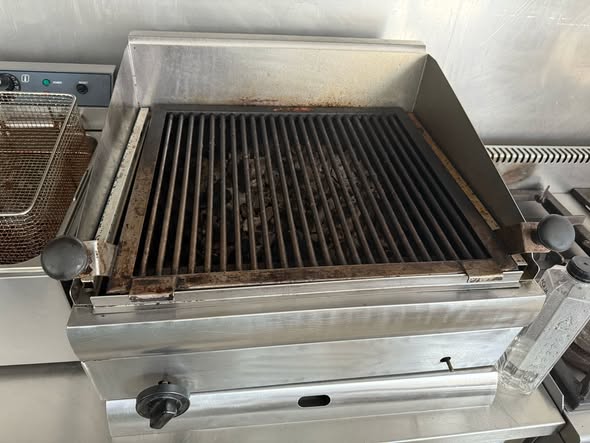Grill gaz cu roca vulcanica