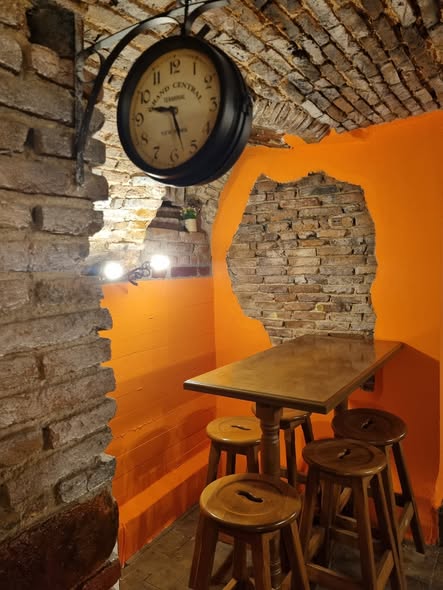 Bistro în Centrul Istoric al Brașovului - Imagine 2