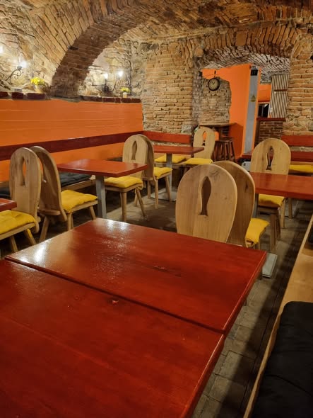 Bistro în Centrul Istoric al Brașovului - Imagine 3