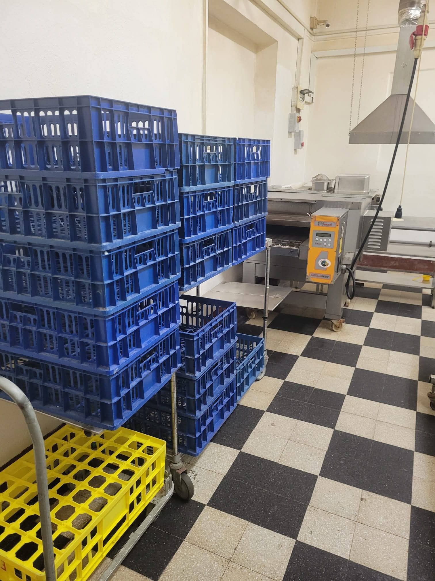 Utilaje covrigarie , lazi, chiuveta, banda - Imagine 2