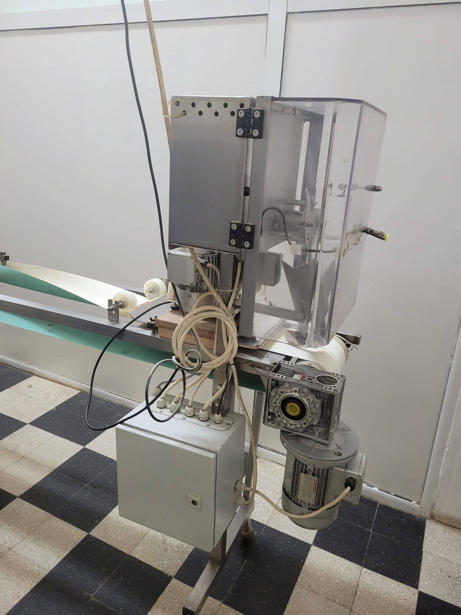 Utilaje covrigarie , lazi, chiuveta, banda - Imagine 3