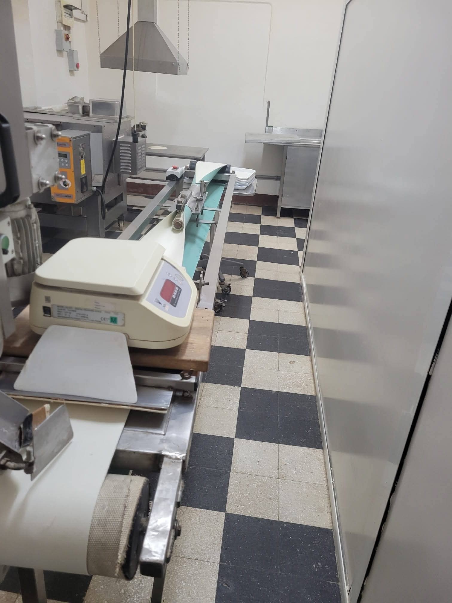 Utilaje covrigarie , lazi, chiuveta, banda - Imagine 6