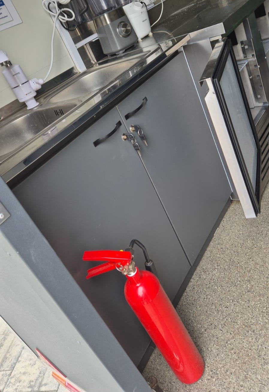 Rulota food truck full echipată  - Imagine 4