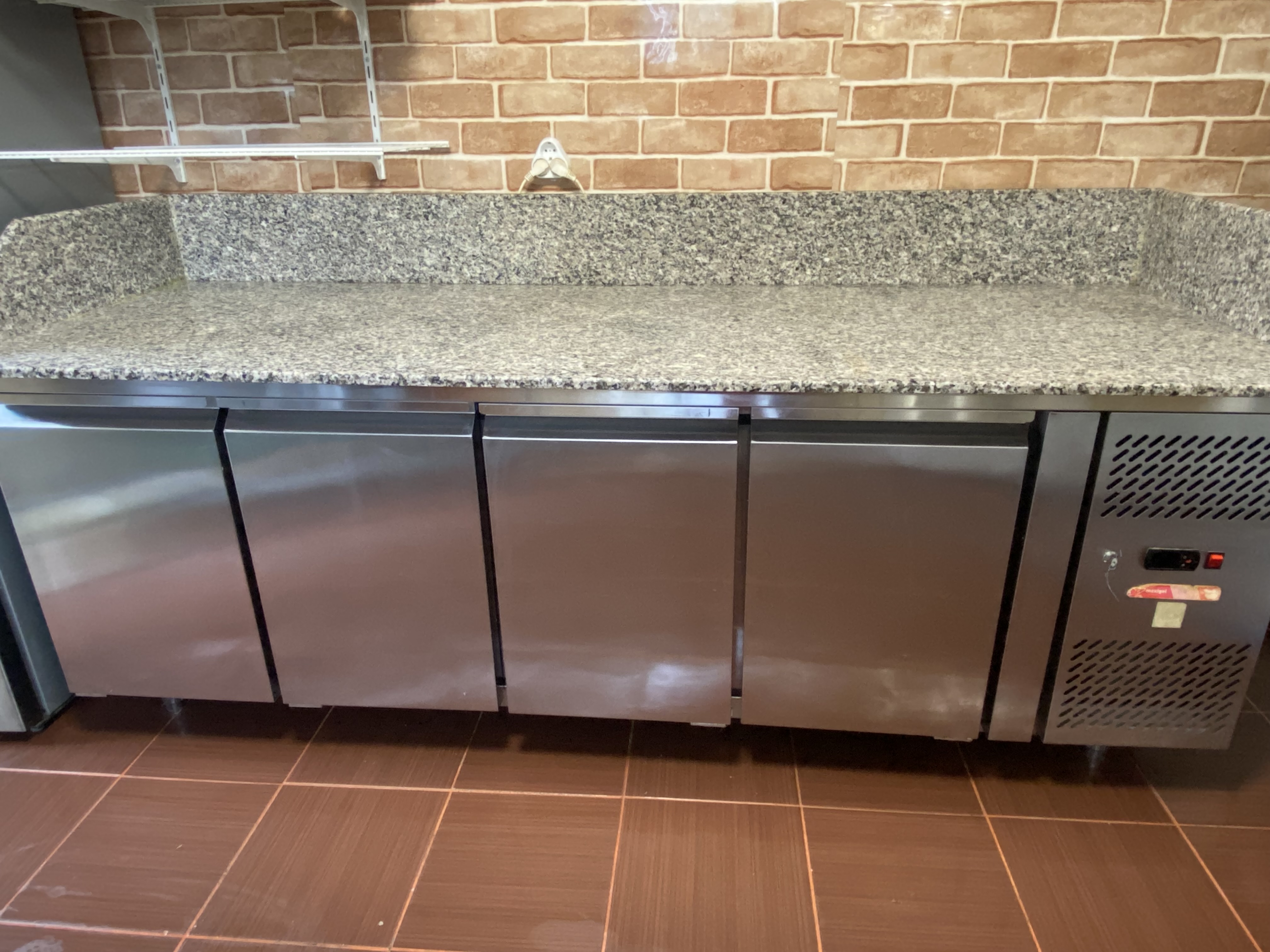 Masa frigorifica pizza 4 usi cu blat granit, inox, profesionala - Cluj