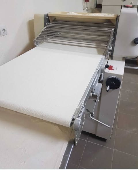 Vand utilaje covrigarie, pachet complet (nu se vand separat )