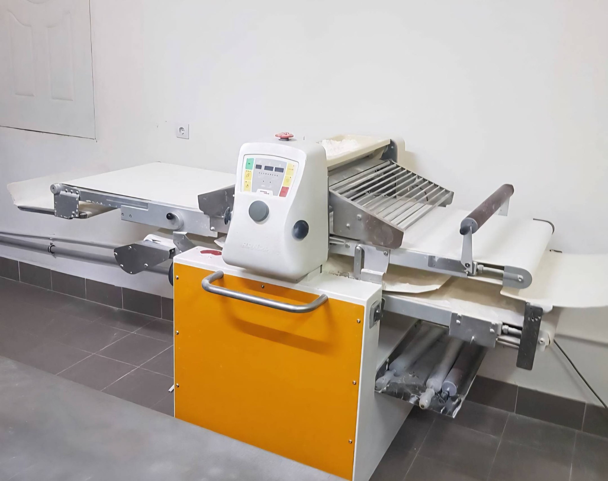 Vand utilaje covrigarie, pachet complet (nu se vand separat ) - Imagine 3