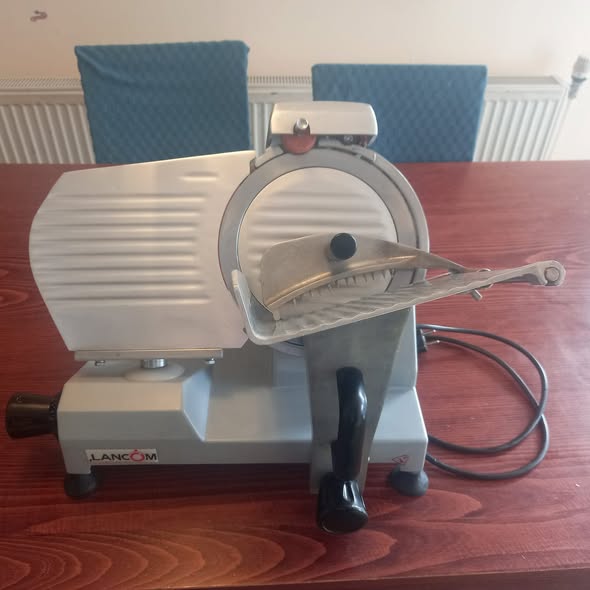 Formator,întinzator aluat nou nouț