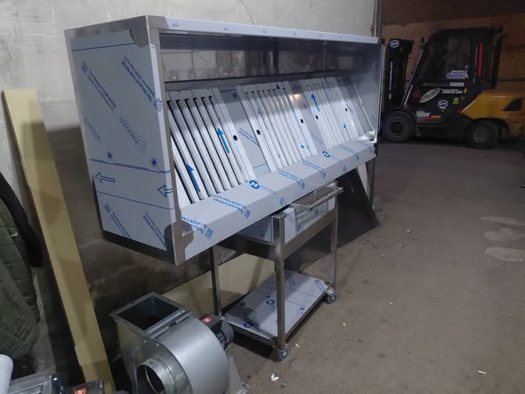 Mobilier inox HoReCa la comanda mese spalatoare rafturi hote bucatarie profesionala