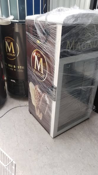 Vitrina frigorifica inghetata Magnum – compacta, ideala cofetarie | Galati