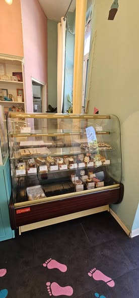 Vitrina frigorifica cofetarie cu geam curbat – ideala prajituri / deserturi | Bucuresti - Imagine 2