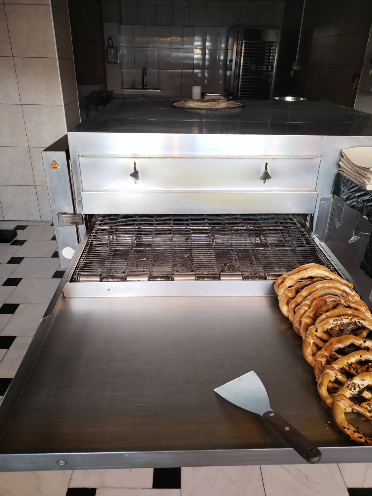 Cuptor profesional Moretti Forni pe gaz cu banda 75 cm – ideal pentru covrigi, panificatie si patiserie - Imagine 3