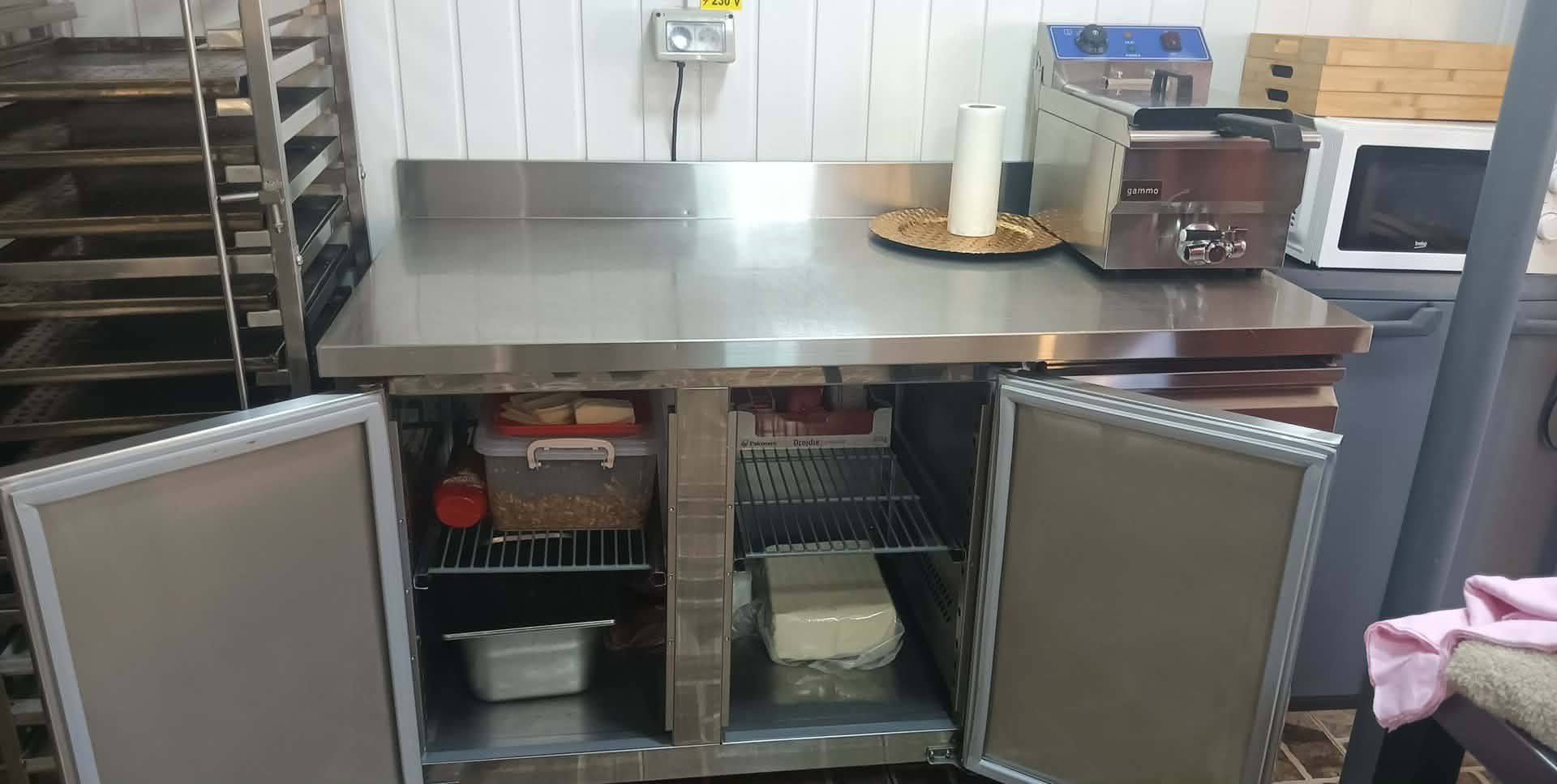 Masă frigorifică profesională inox – blat de lucru HoReCa | 3000 lei