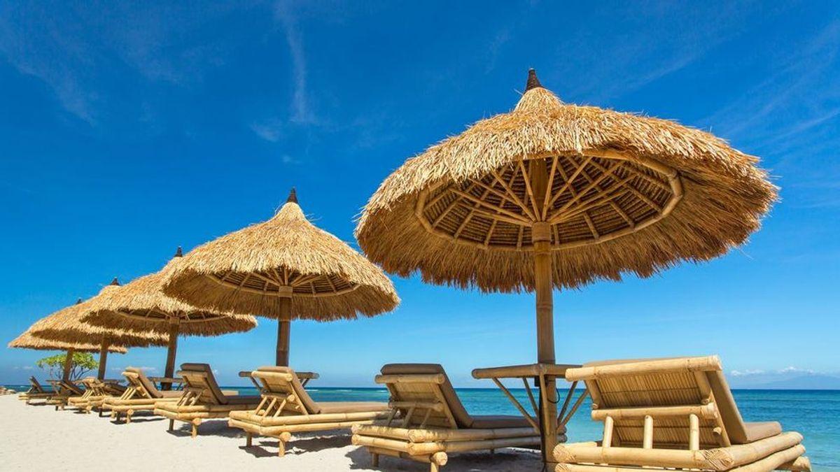 Set complet pentru plaja si beach bar cu umbrela si sezlonguri | Constanta