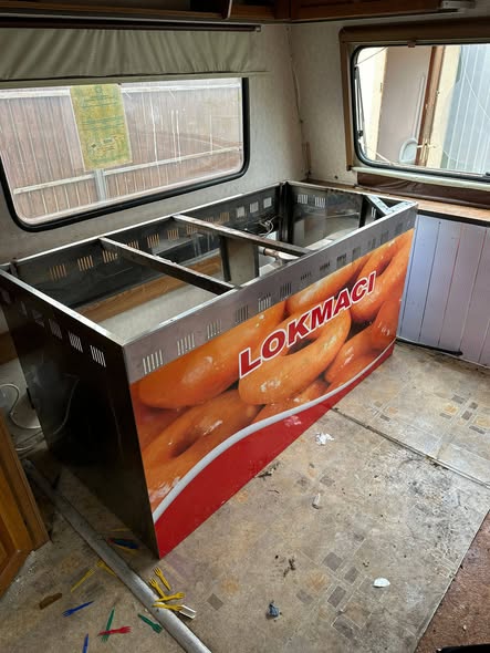 Masina profesionala de gogosi – aproape noua | Ideala pentru cofetarie, fast-food sau evenimente