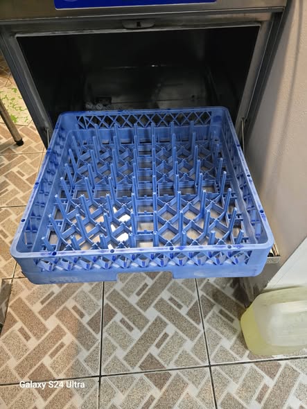 Vand masina profesionala de spalat vase pentru HoReCa + display nou inclus