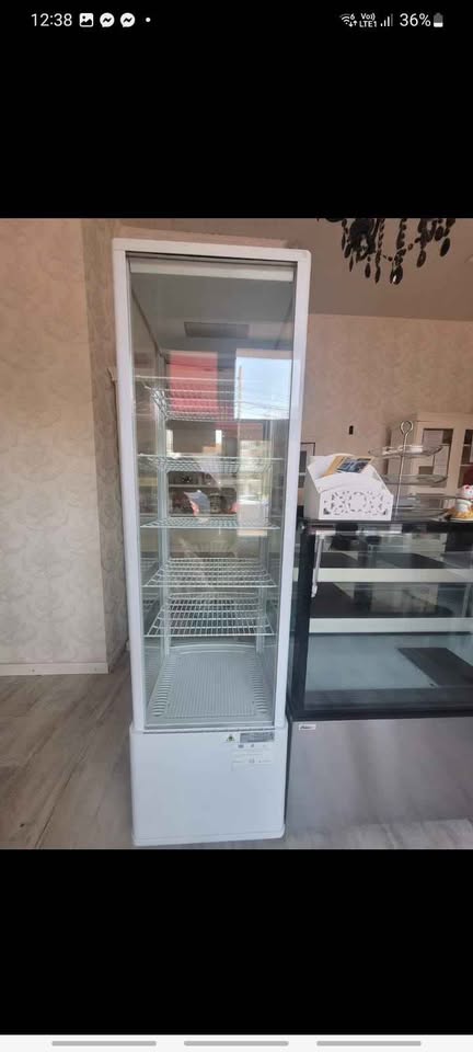 Vitrina frigorifica profesionala cofetarie / patiserie – design modern si racire eficienta