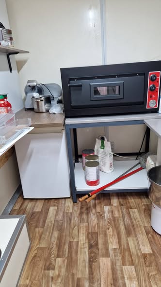 Rulota Fast Food profesionala de inchiriat in Iasi – utilata partial pentru street food, burgeri, shaorma, snacks