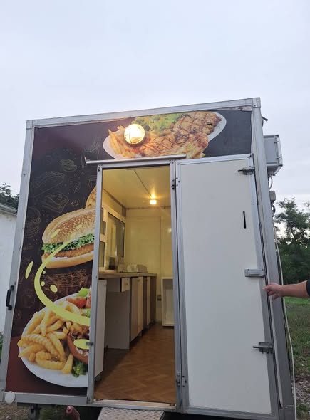 Rulota Fast Food profesionala de inchiriat in Iasi – utilata partial pentru street food, burgeri, shaorma, snacks - Imagine 2