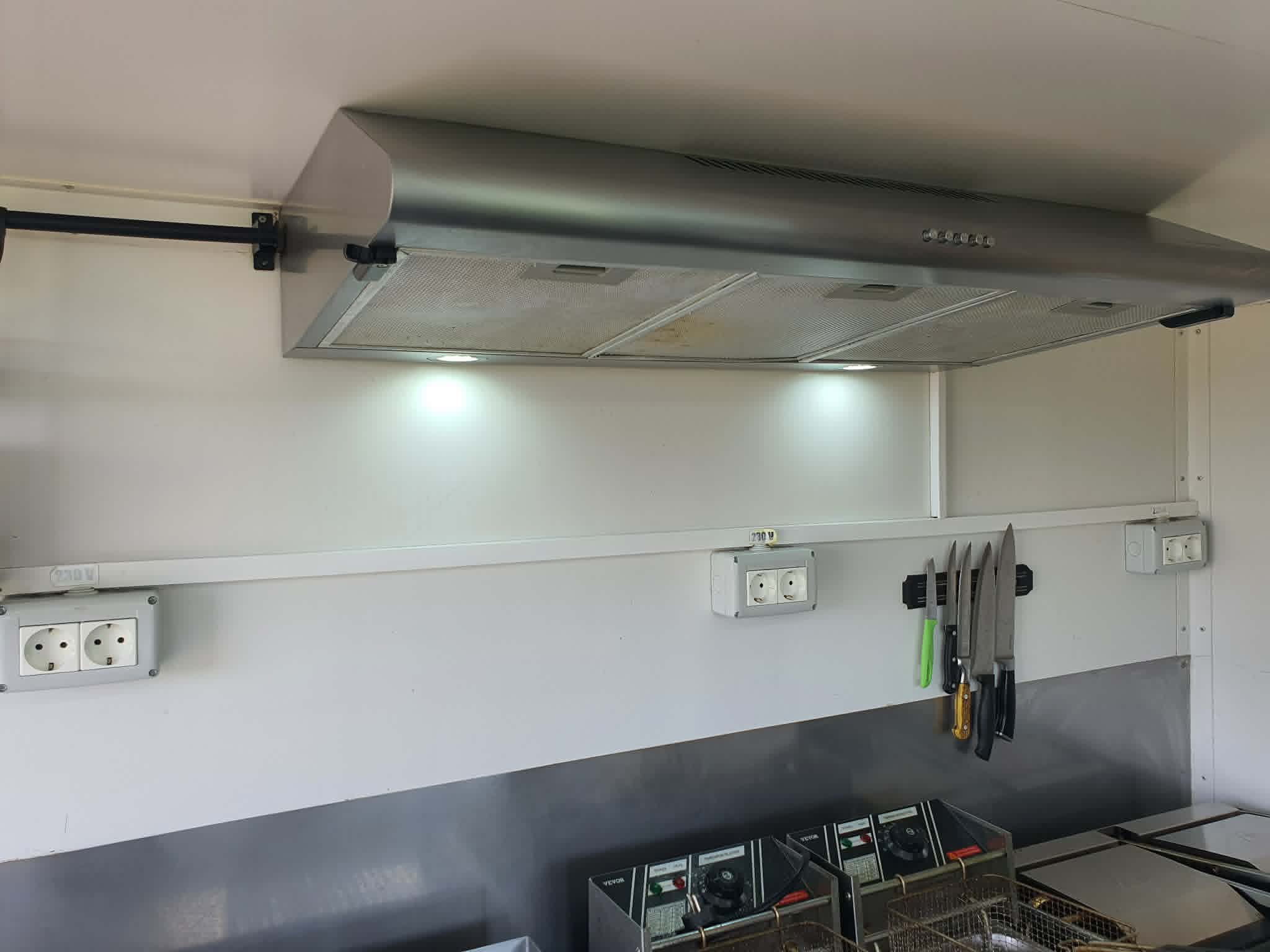 Food trailer / rulota fast-food complet echipata – se conduce cu categoria B - Imagine 4