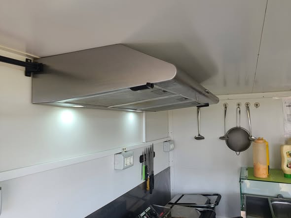 Rulota fast-food / food trailer complet echipata – afacere mobila horeca