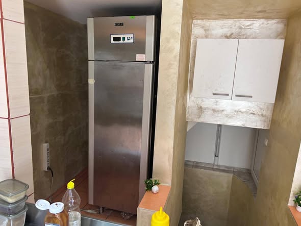 Set echipamente frigorifice horeca – 2 frigidere profesionale + congelator – 3500 lei