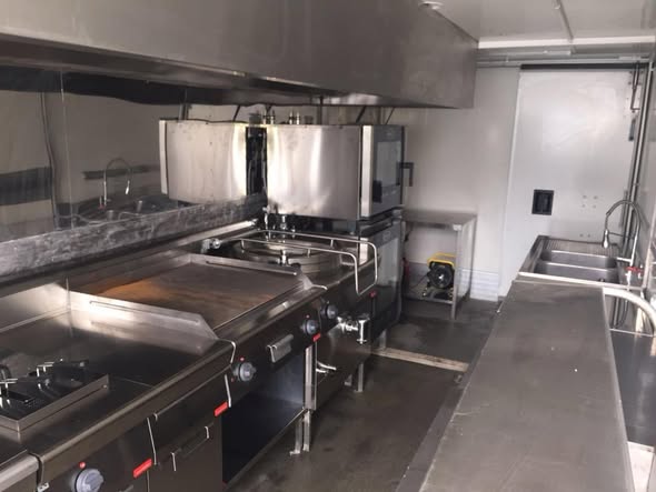 Bucatarie mobila profesionala Volvo complet utilata – food truck horeca – autorizata DSV – 25.000 euro - Imagine 3