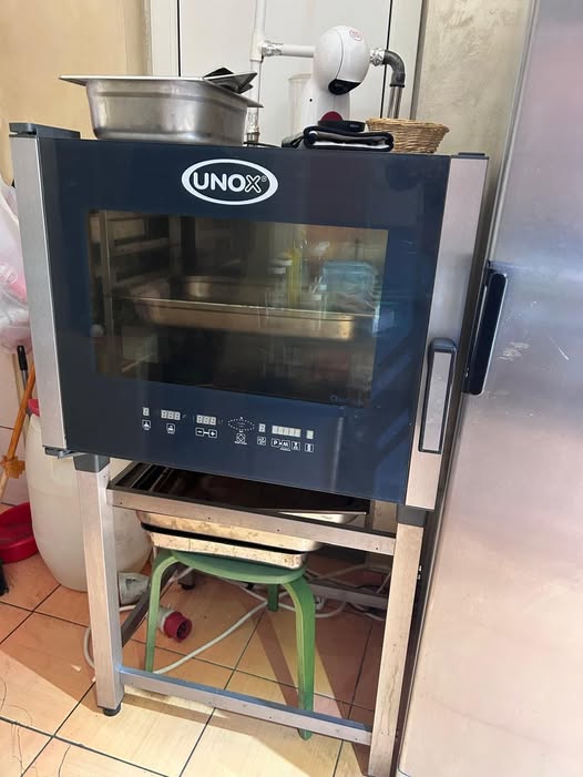 Cuptor profesional UNOX 5 tavi cu suport si dedurizator – horeca – Bucuresti