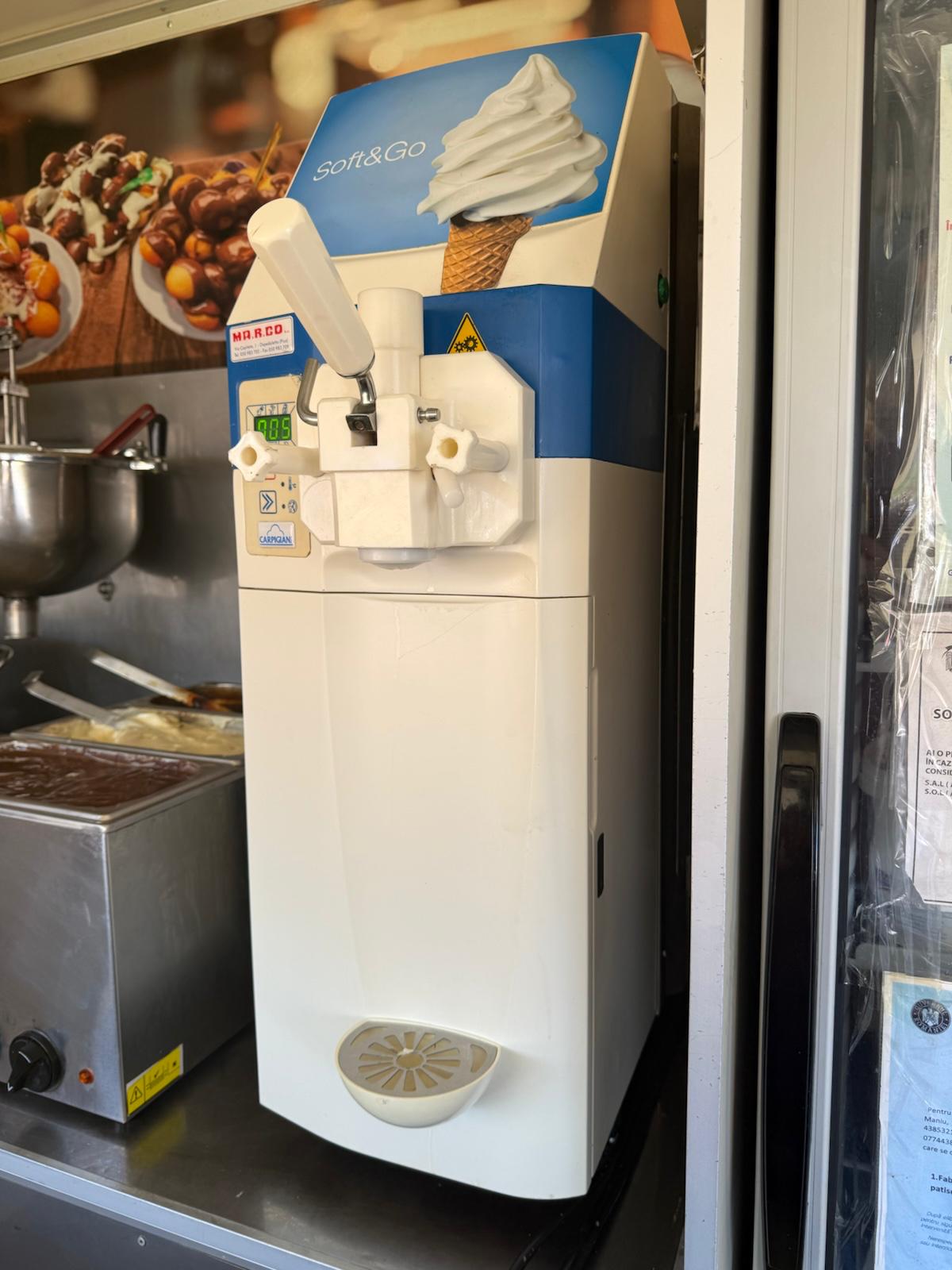 Masina de inghetata profesionala Carpigiani Soft&Go cu pompa – ideala pentru food truck, bar sau rulota - Imagine 2