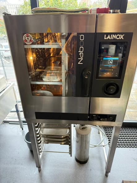 Cuptor profesional convectie + abur LAINOX NABOO 7 GN 1/1 cu boiler si touch screen – ideal restaurante, cofetarii, brutarii si catering