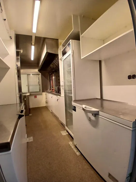 Rulota SHAORMA / KEBAB Food Truck profesionala 5.1 m – complet utilata sau fara echipamente - Imagine 2