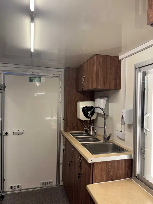 Rulota profesionala pentru productie si vanzare inghetata | Food Truck inghetata complet utilat - Imagine 2