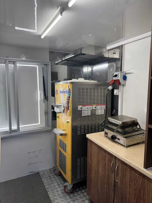 Rulota profesionala pentru productie si vanzare inghetata | Food Truck inghetata complet utilat - Imagine 3