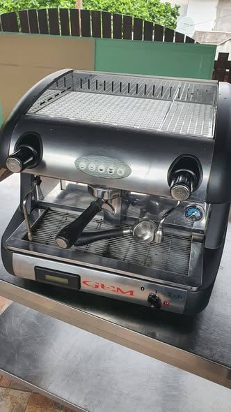 Espressor profesional 1 grup GEM – ideal pentru cafenea, coffee shop sau business mobil