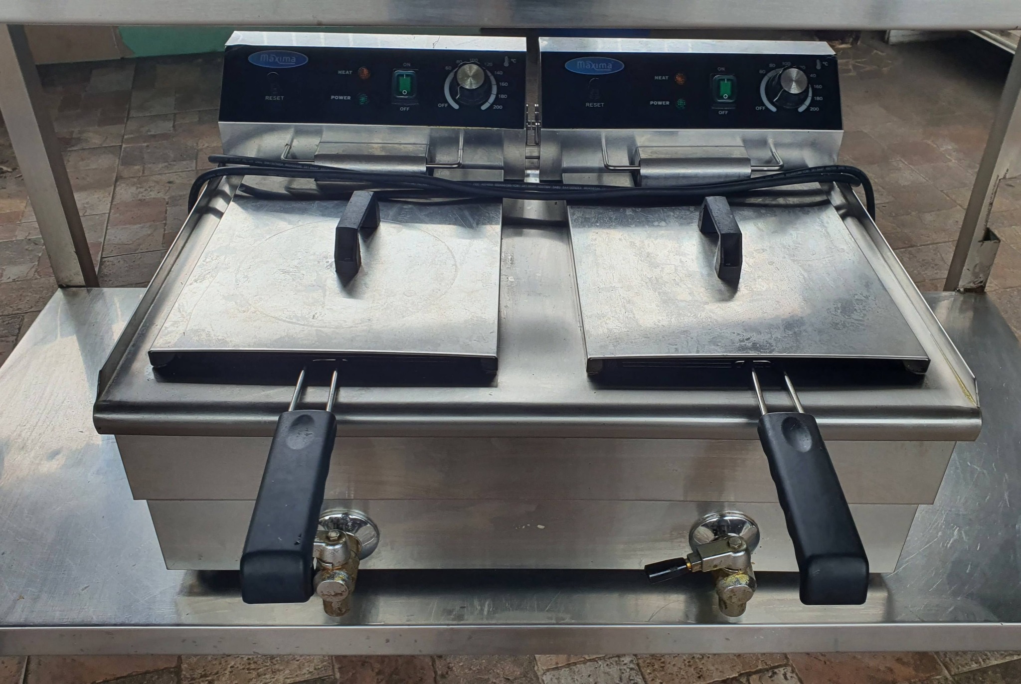 Friteuza electrica profesionala 2 cuve x 18L | Ideala pentru fast-food, restaurant si HoReCa