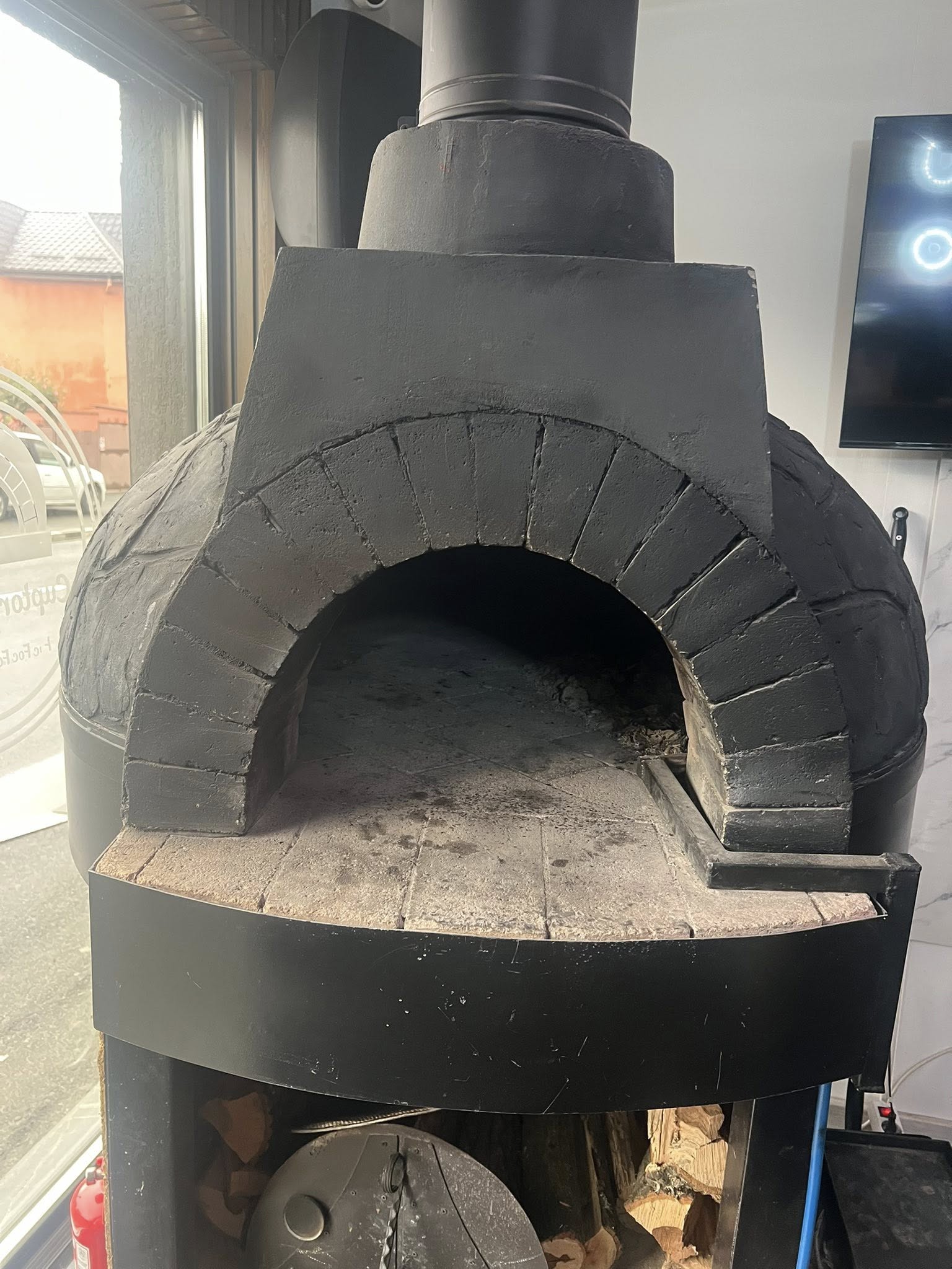 Cuptor pizza pe lemne profesional – ideal pentru pizzerie, restaurant sau food truck HoReCa