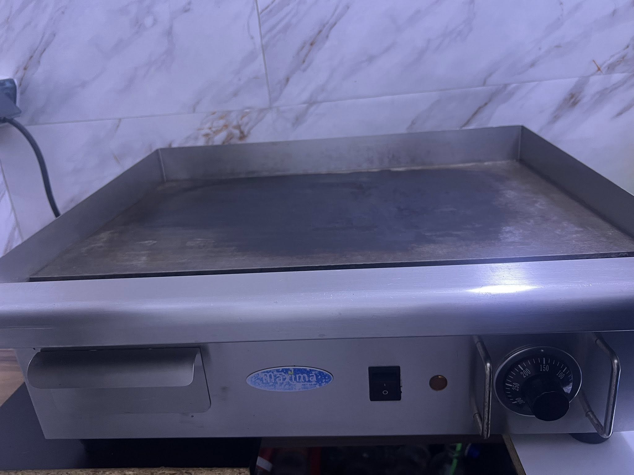 Grill / plita profesionala electrica neteda – ideala pentru fast-food, burgeri si restaurant HoReCa