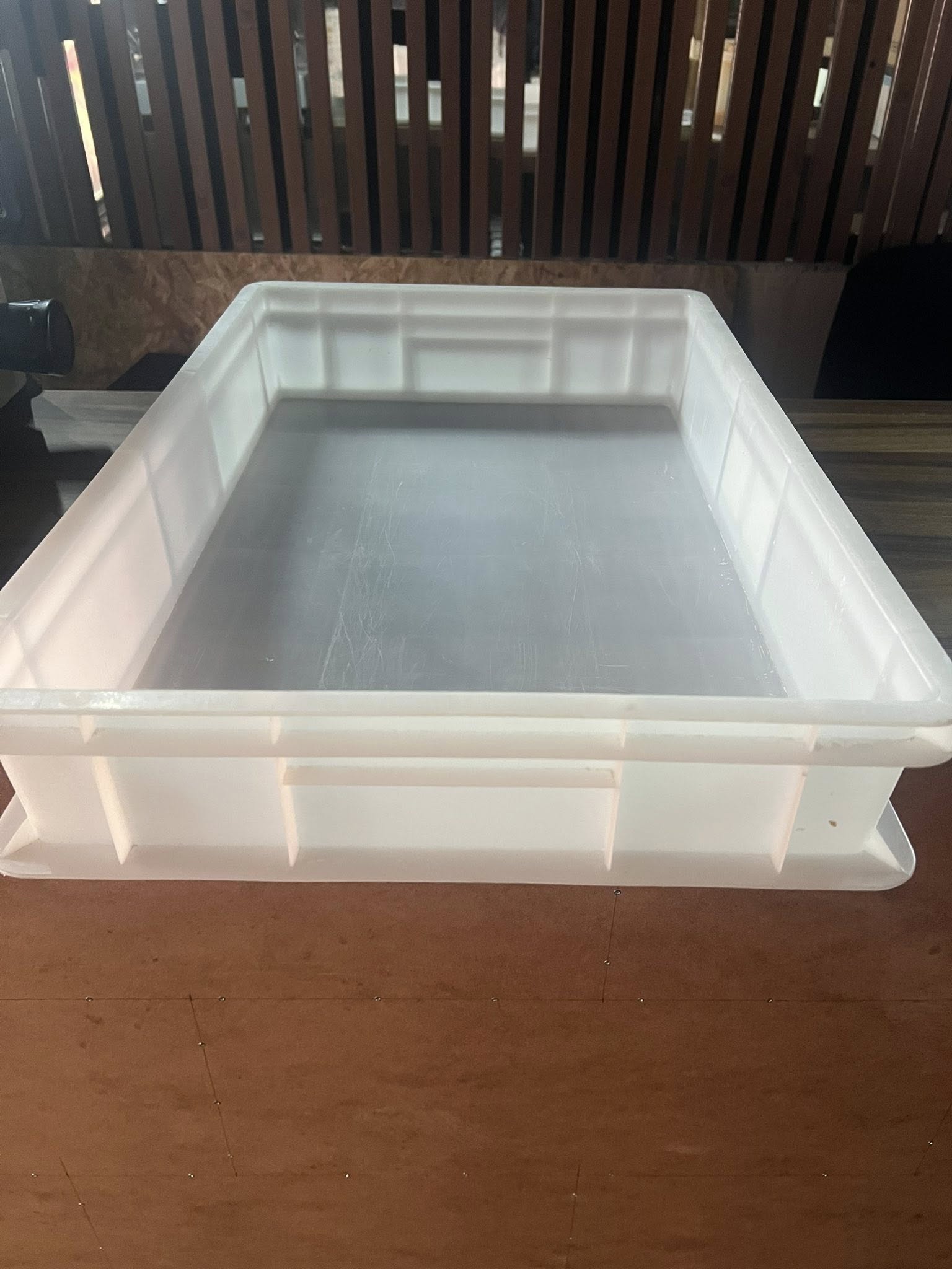 Ladita / tava alimentara profesionala din plastic – ideala pentru panificatie, patiserie si productie HoReCa
