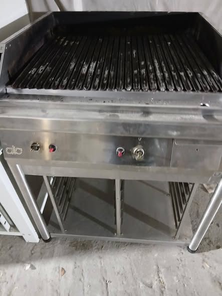Grill profesional pe gaz cu roca vulcanica – echipament HoReCa pentru restaurante - Imagine 2