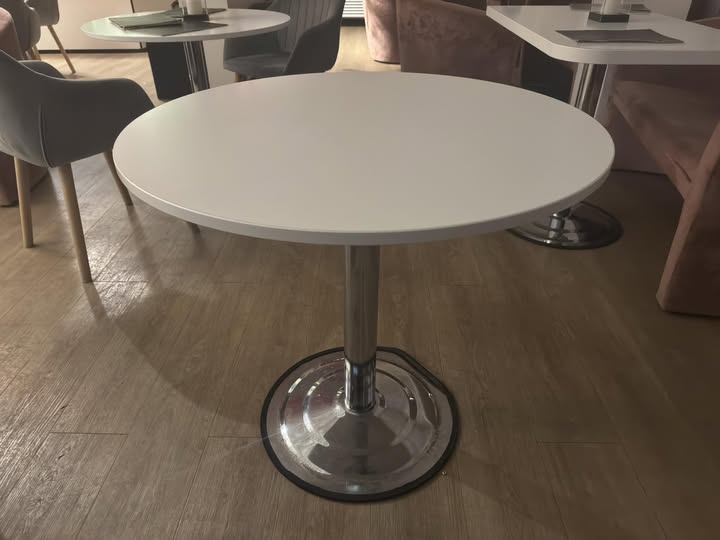Mese rotunde pentru cafenea si horeca – design modern pentru restaurante si coffee shop-uri