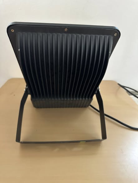 Proiector LED Klass 200W IP66 – iluminat profesional pentru exterior si spatii comerciale - Imagine 2