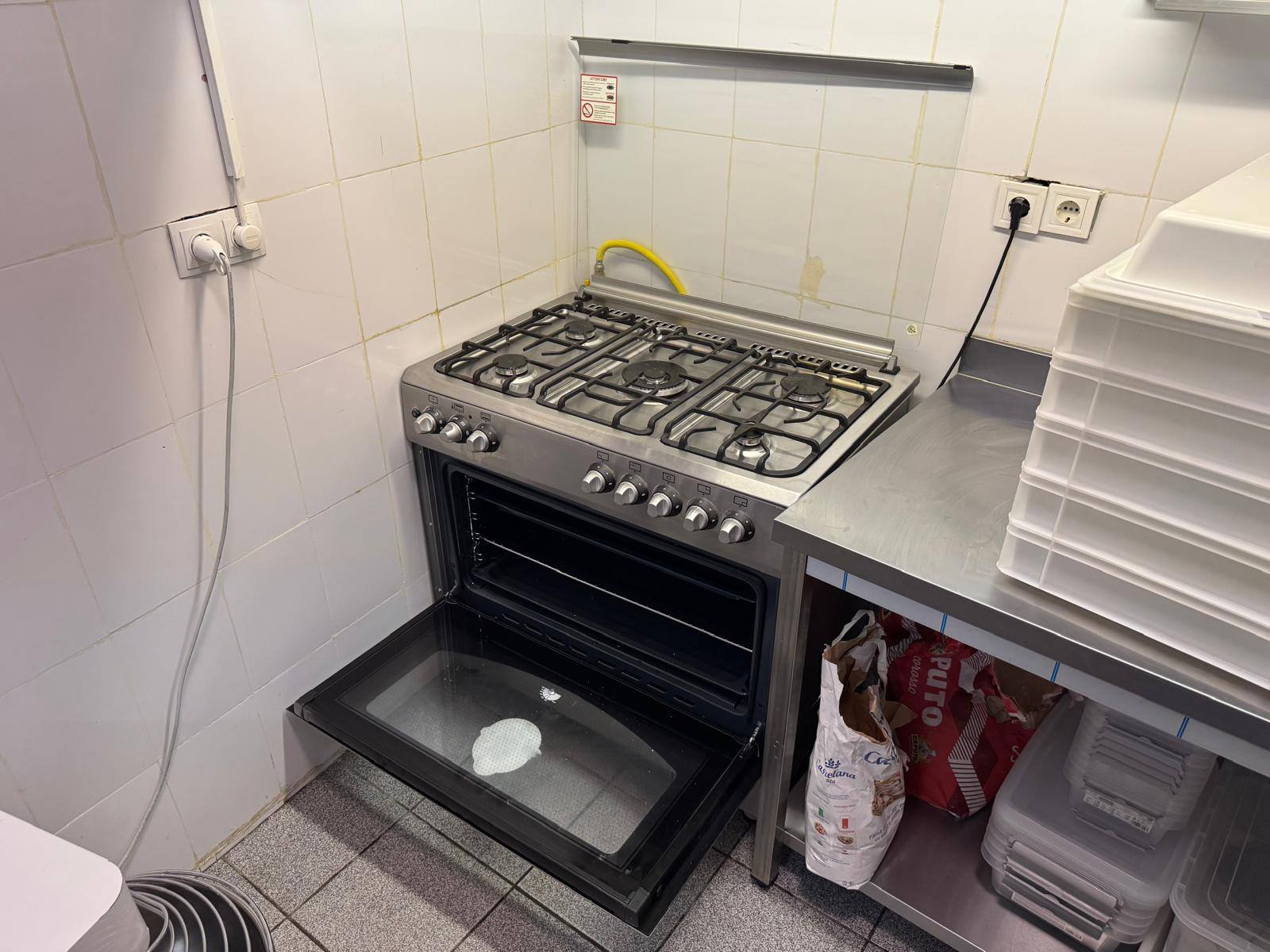 Aragaz profesional cu 5 ochiuri si cuptor – aproape nou, ideal pentru HoReCa si bucatarie profesionala - Imagine 3