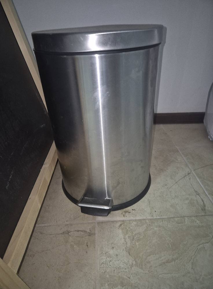 Cos de gunoi inox cu pedala – ideal pentru restaurante, fast-food si HoReCa